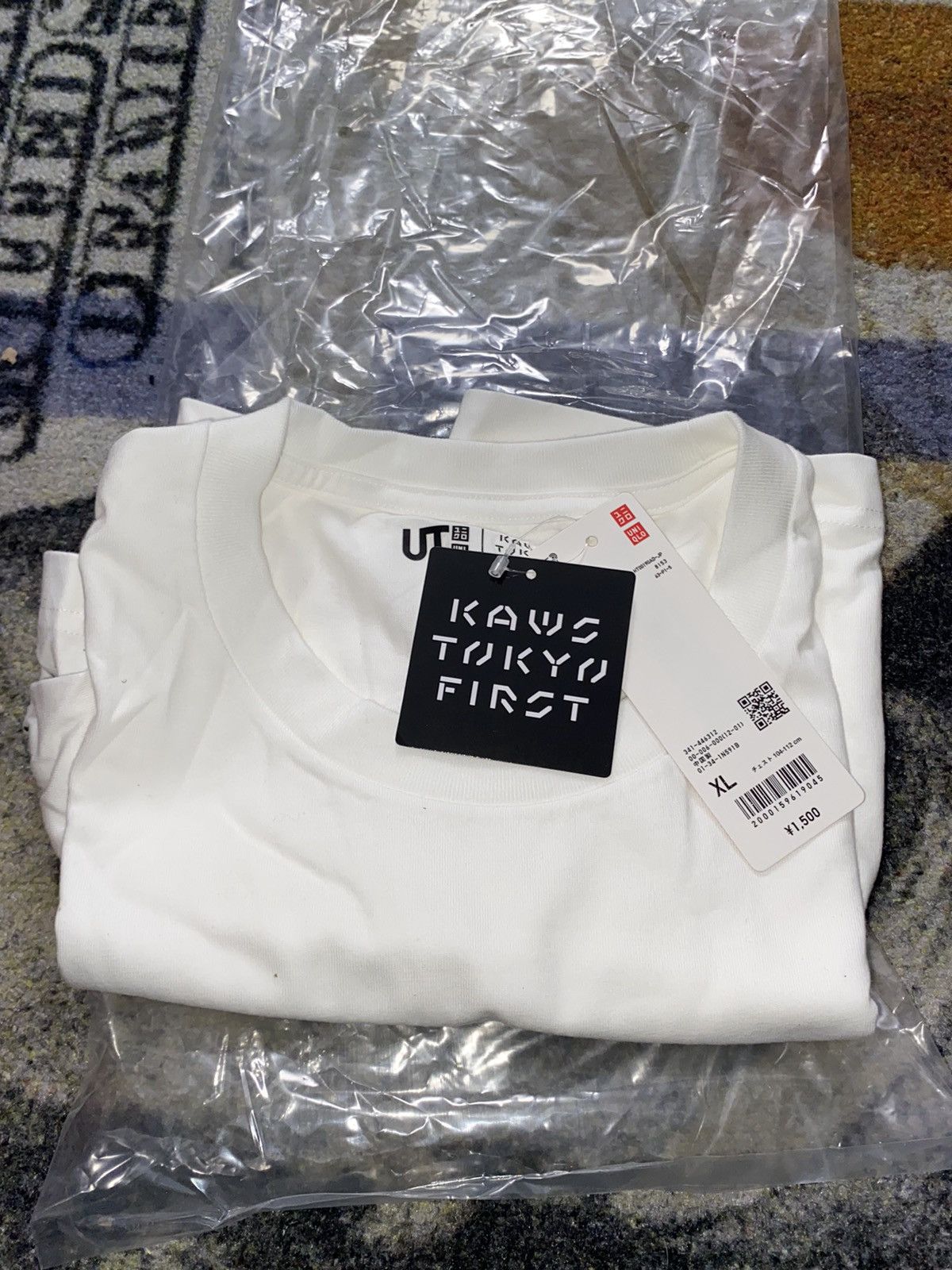 Japanese Brand × Kaws × Uniqlo KAWS Uniqlo Tokyo First Tee (Asian Sizing) Size US XL / EU 56 / 4 - 3 Thumbnail