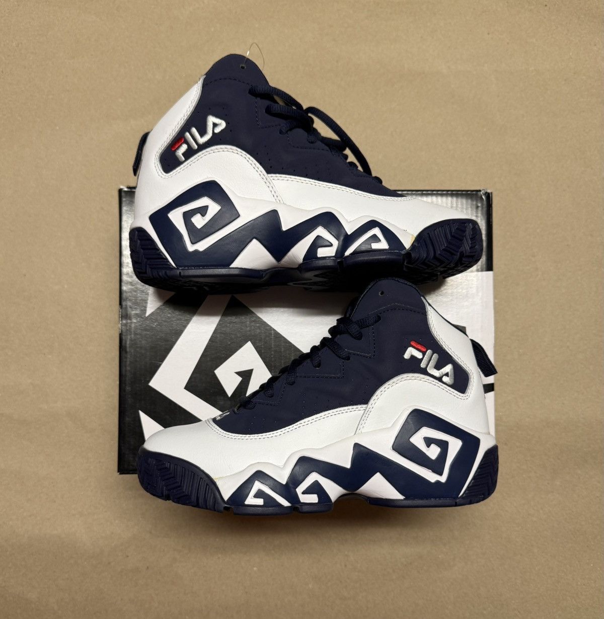 Fila Fila MB Kids White Navy size 4.5y Rare Grant Hill NEW! Size US 5 / EU 37 - 1 Thumbnail