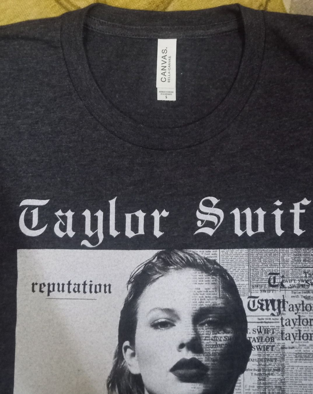 Band Tees Taylor Swift Reputation Stadium Tour T-shirt Size US S / EU 44-46 / 1 - 7 Thumbnail