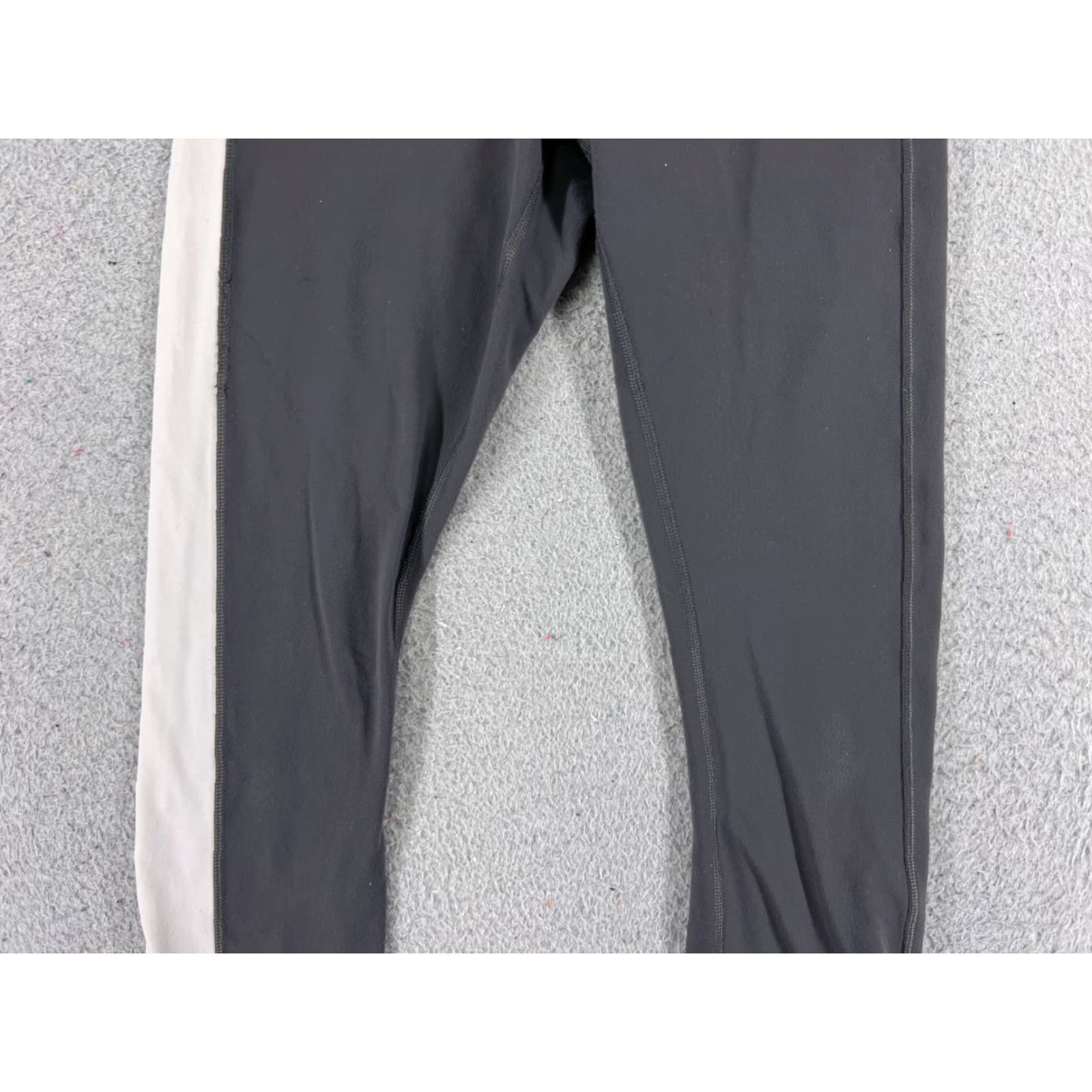 Lululemon Lululemon Womens Pants Cropped Activewear Yoga 4 Gray Purple Stretch Athleisure 24 Inch Size 27" / US 4 / IT 40 - 3 Thumbnail