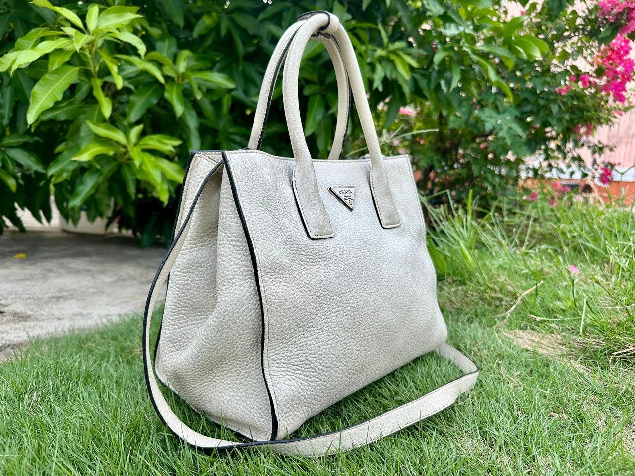Prada Authentic Prada Vitello Daino Blanco Shopping Tote Bag Size ONE SIZE - 3 Thumbnail