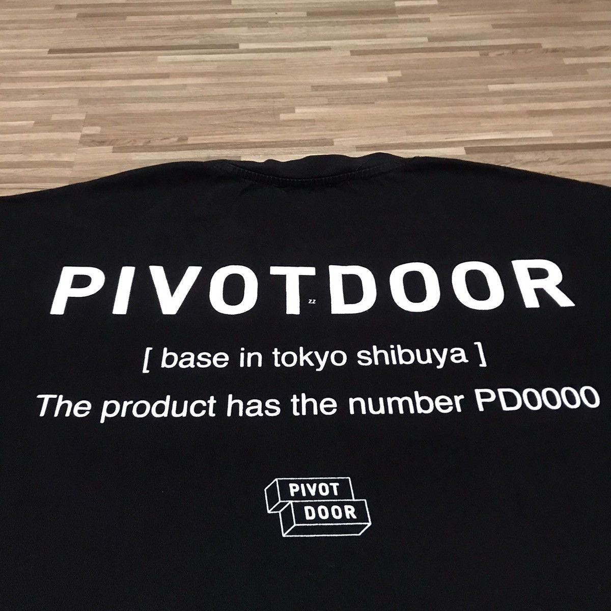 PIVOT DOOR BASE IN TOKYO SHIBUYA PRODUCT PD0000 RARE TEE