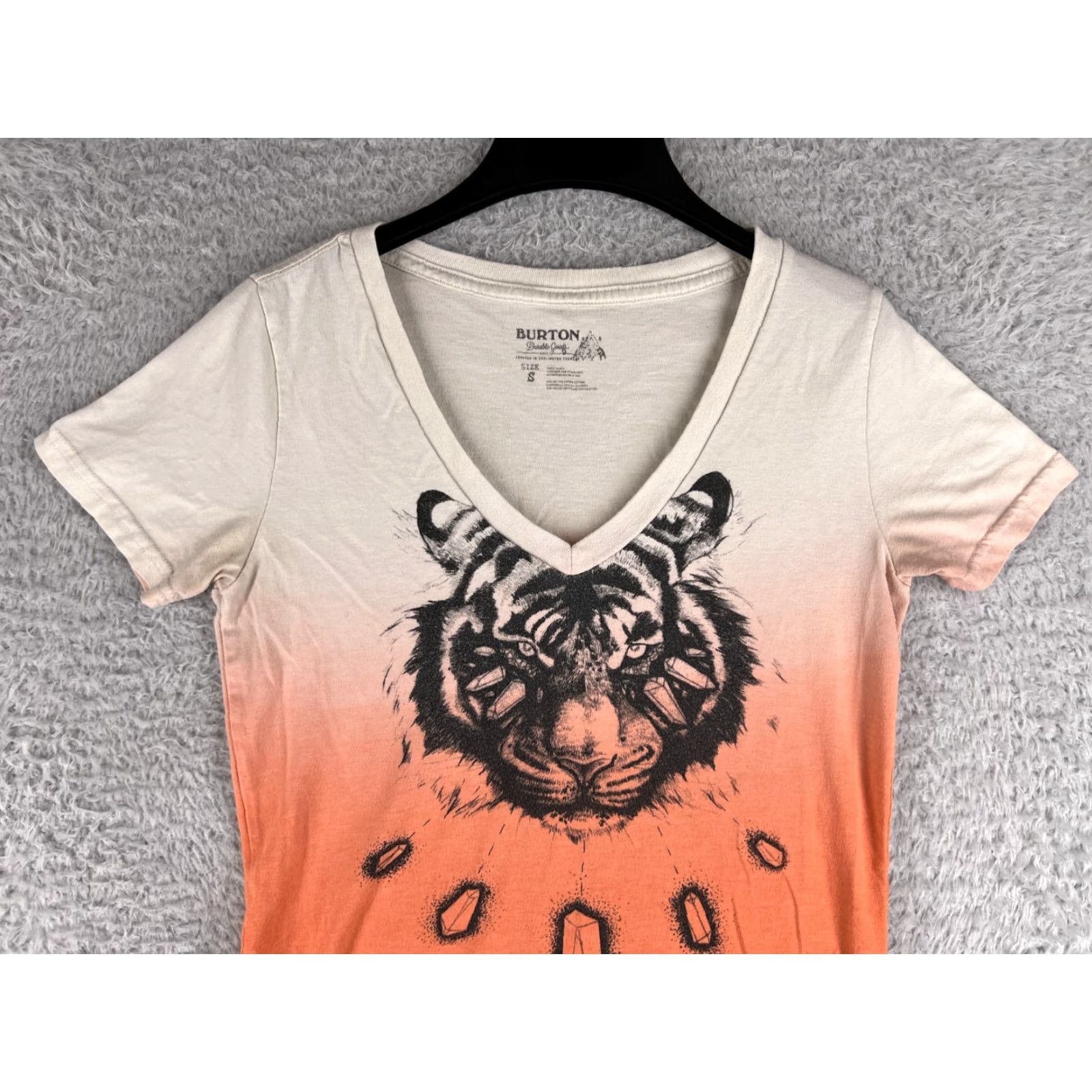 Burton VINTAGE Burton Shirt Womens Small Beige Orange Fade Bengal Tiger V-Neck Made in USA Size S / US 4 / IT 40 - 5 Thumbnail