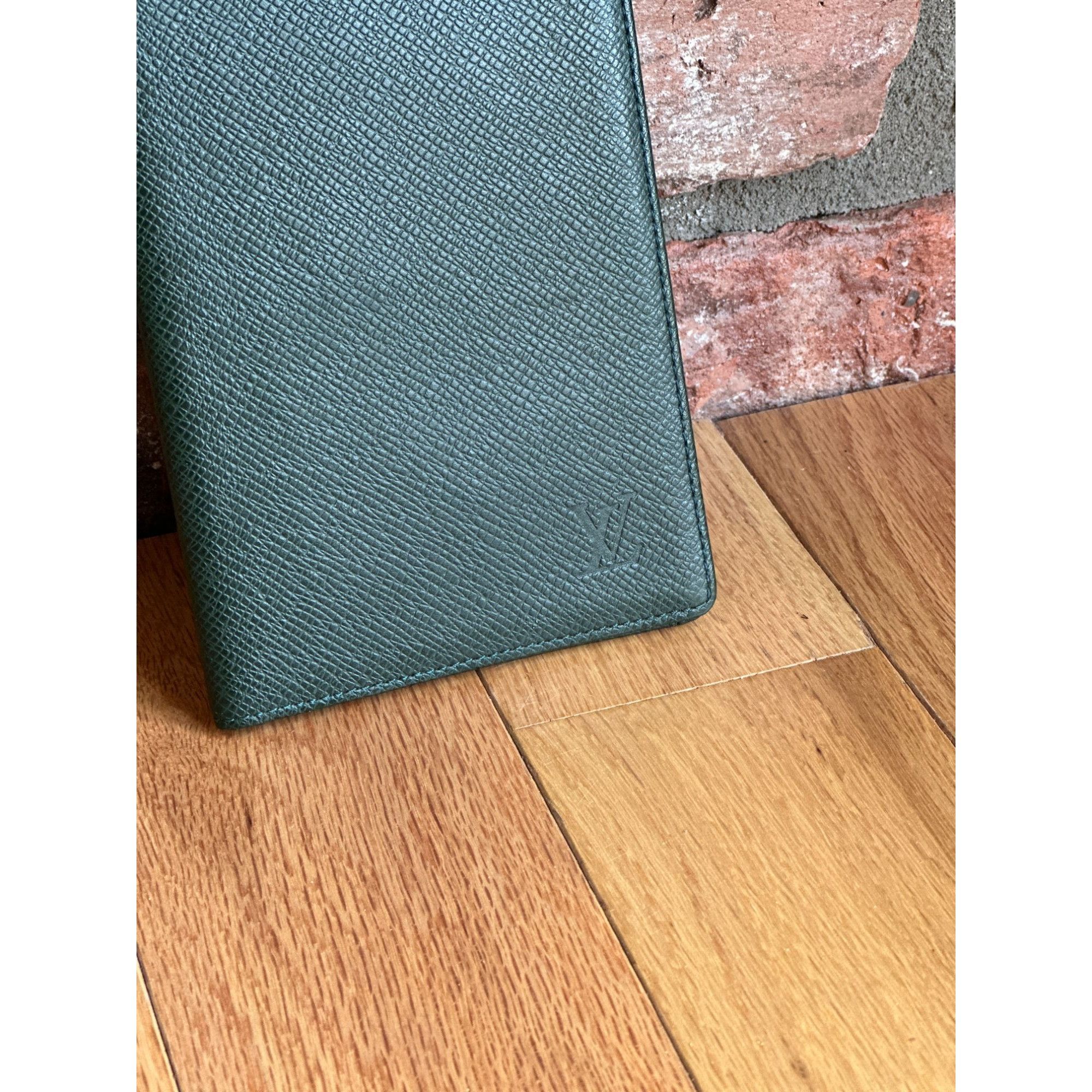 Louis Vuitton AUTH LOUIS VUITTON TAIGA BI-FOLD WALLET LEATHER PREOWNED FOR Size ONE SIZE - 2 Thumbnail