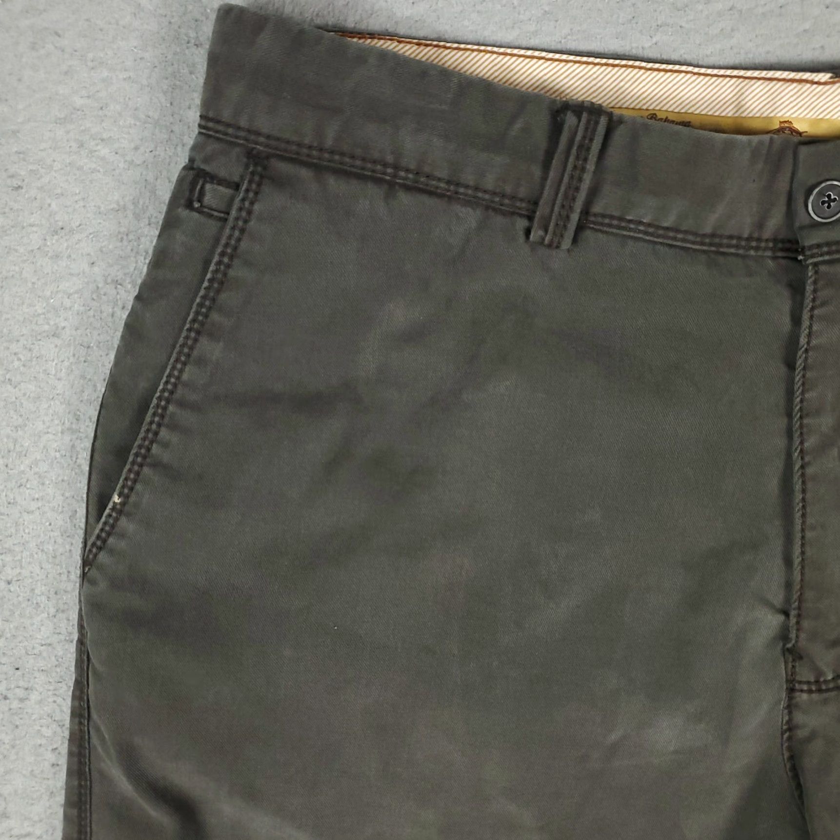 Tommy Bahama VINTAGE Tommy Bahama Men's Chino Shorts Size 35 Brown Casual Pleated Cotton Blend Size US 35 - 2 Thumbnail