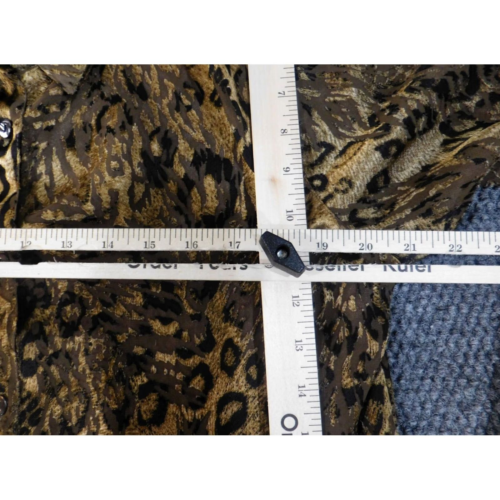 Coldwater Creek Coldwater Creek Shirt Womens L Brown Animal Print Button-Up Knit Polyester Viscose Ruffle Casual Size L / US 10 / IT 46 - 6 Thumbnail