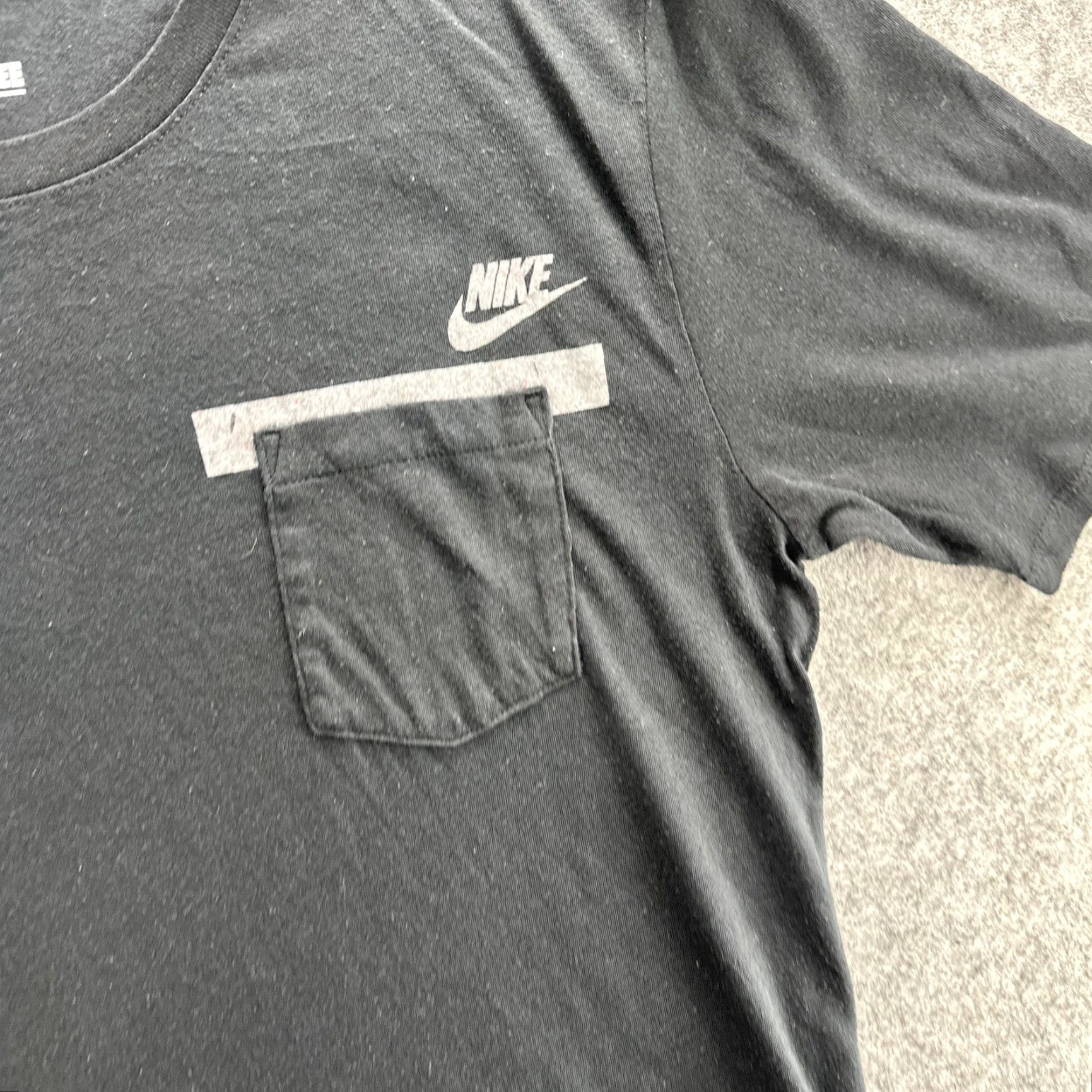 Nike Nike Shirt Mens Small Black Pocket Tee The Nike Tee Tri-Blend Graphic Athletic Size US S / EU 44-46 / 1 - 5 Thumbnail