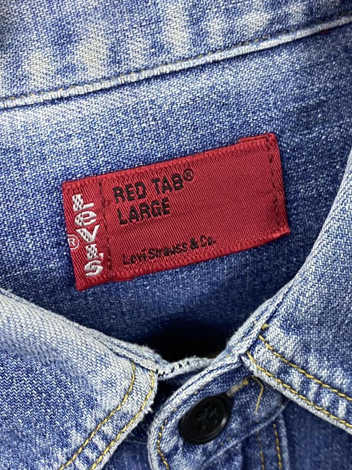 Levi's × Vintage Vintage Levi’s red tab denim button up Size US L / EU 52-54 / 3 - 12 Thumbnail