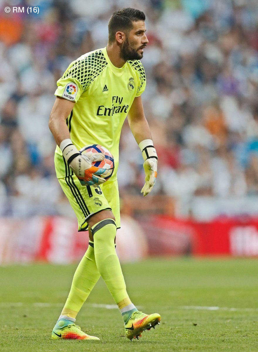 Adidas Real Madrid 16/17 goalkeeper gk shirt #13 K.Casilla Size US S / EU 44-46 / 1 - 12 Thumbnail