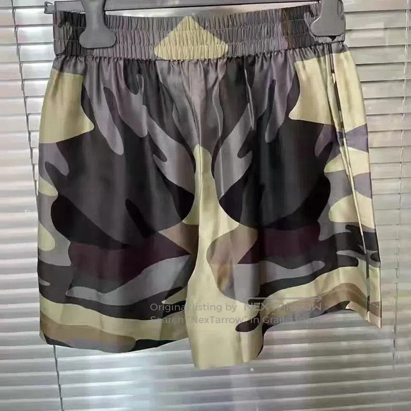 Burberry Burberry Summer Multicolor Silk Shorts. Size 26" / US 2 / IT 38 - 3 Thumbnail