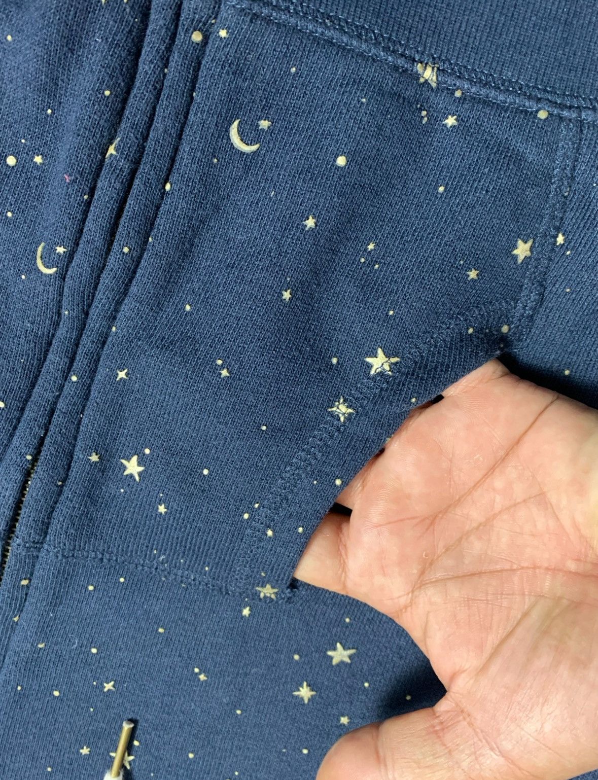 20471120 STARS AND MOON GLITTER FUR ZIP HOODIE KMRII IFSIX LGB STYLE Size US M / EU 48-50 / 2 - 3 Thumbnail