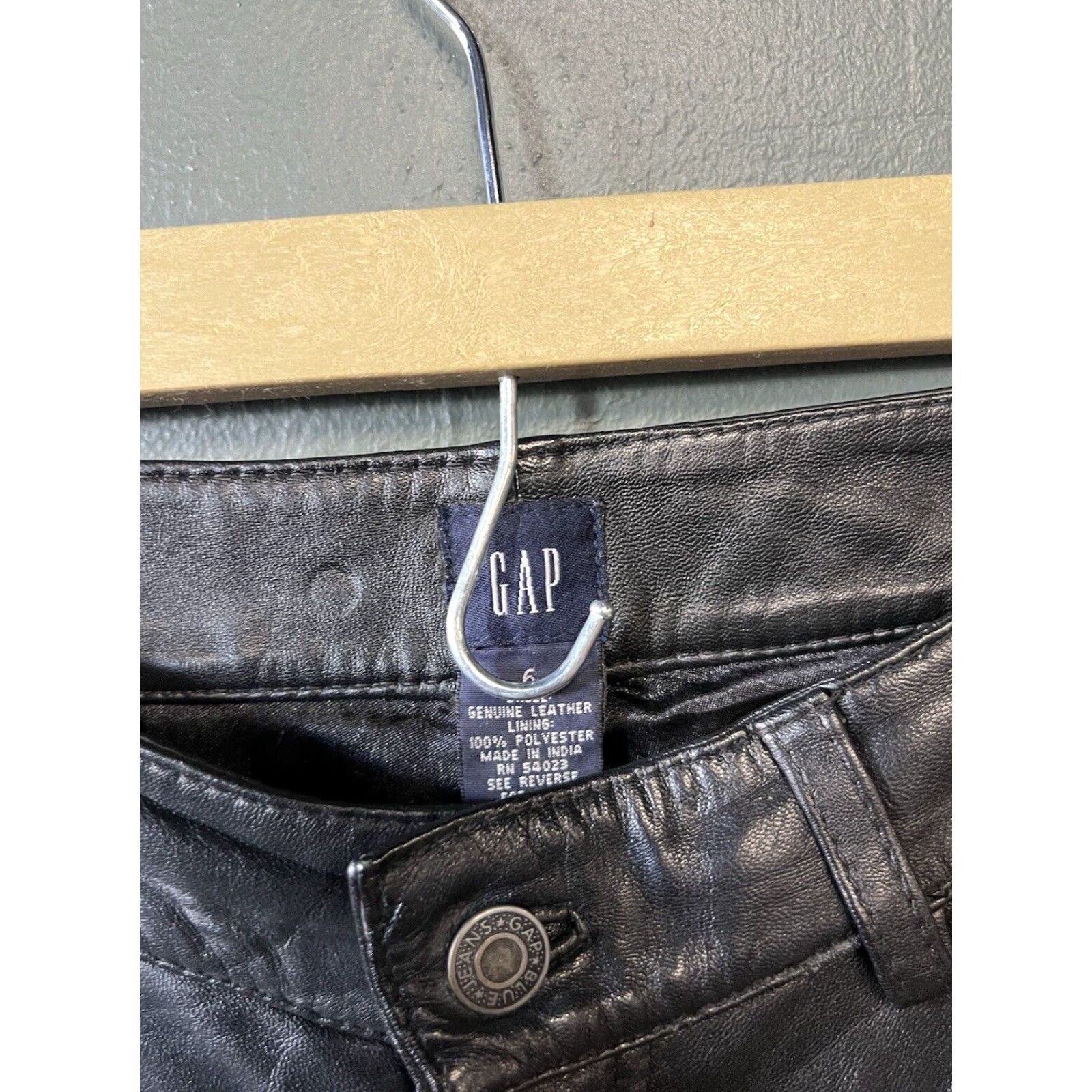 Gap VINTAGE Gap Women’s Black Leather Straight Leg Pants Size 6 Size 28" / US 6 / IT 42 - 3 Thumbnail