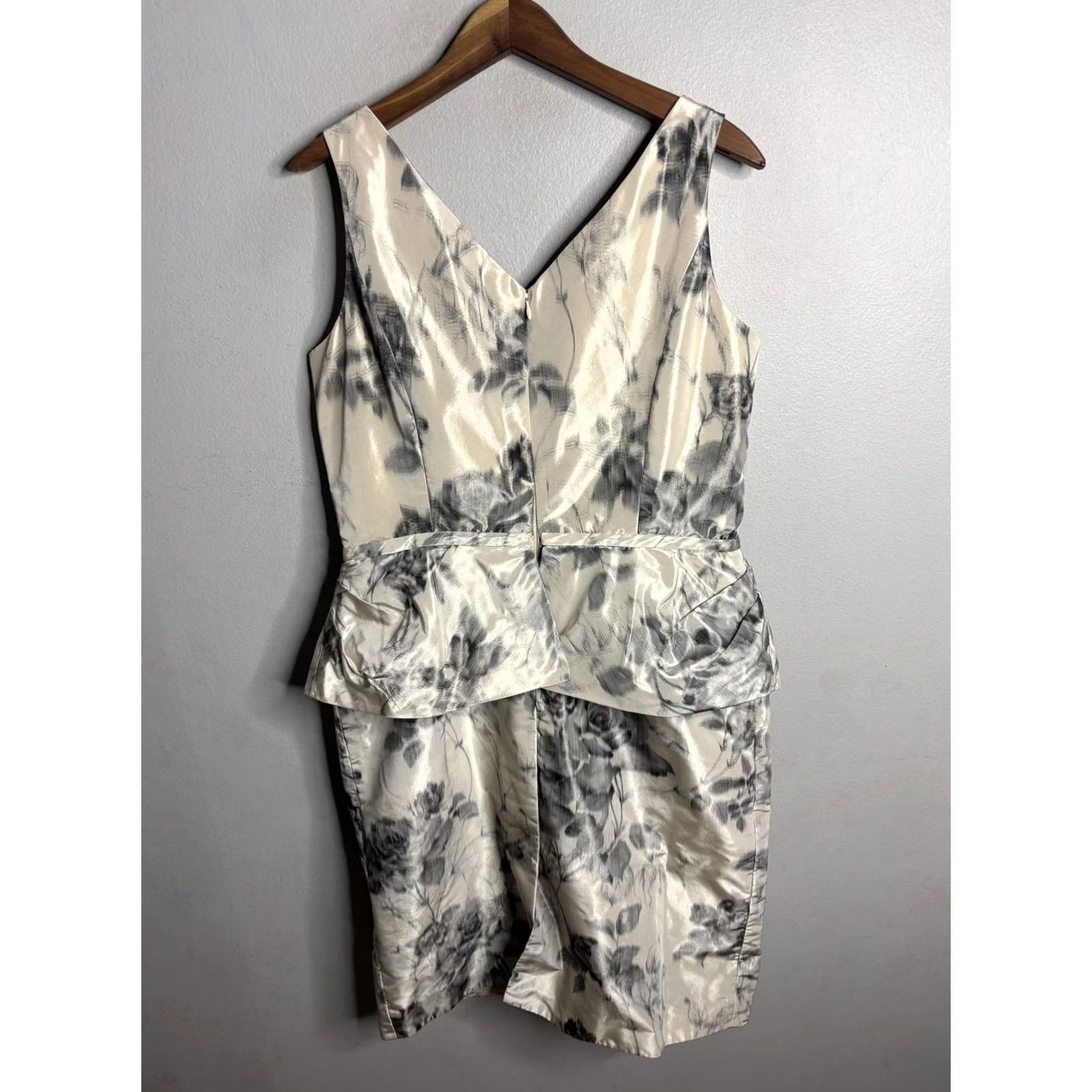 Vintage Teri Jon Dress Womens 12 White Gray Floral Satin Beaded Waist Cocktail Sheath Size XL / US 12-14 / IT 48-50 - 4 Thumbnail