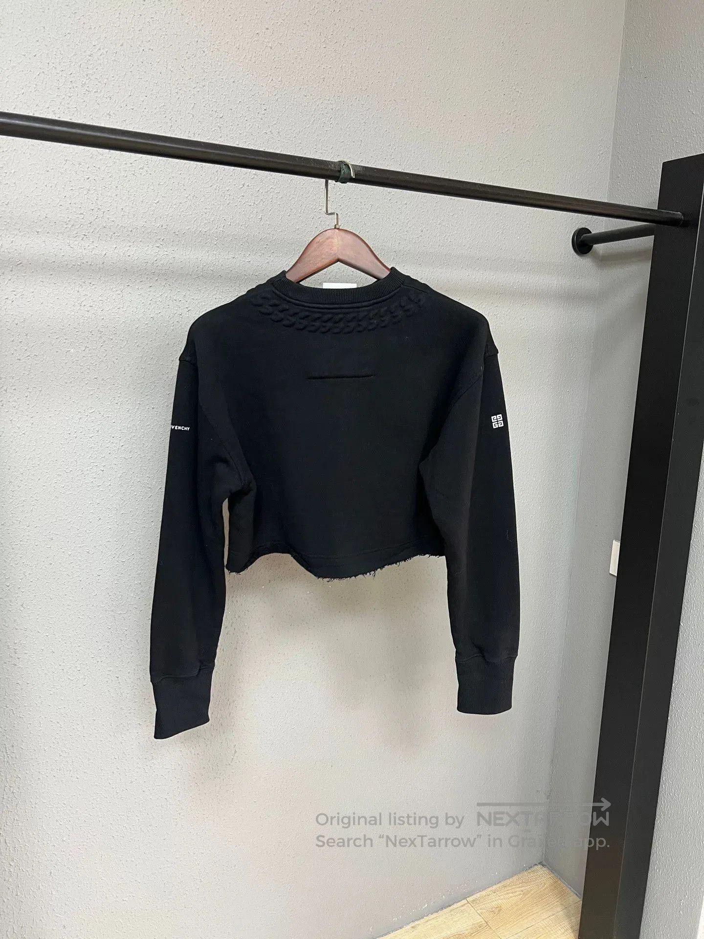 Givenchy Givenchy Black Cropped Sweatshirt. Size XS / US 0-2 / IT 36-38 - 2 Thumbnail