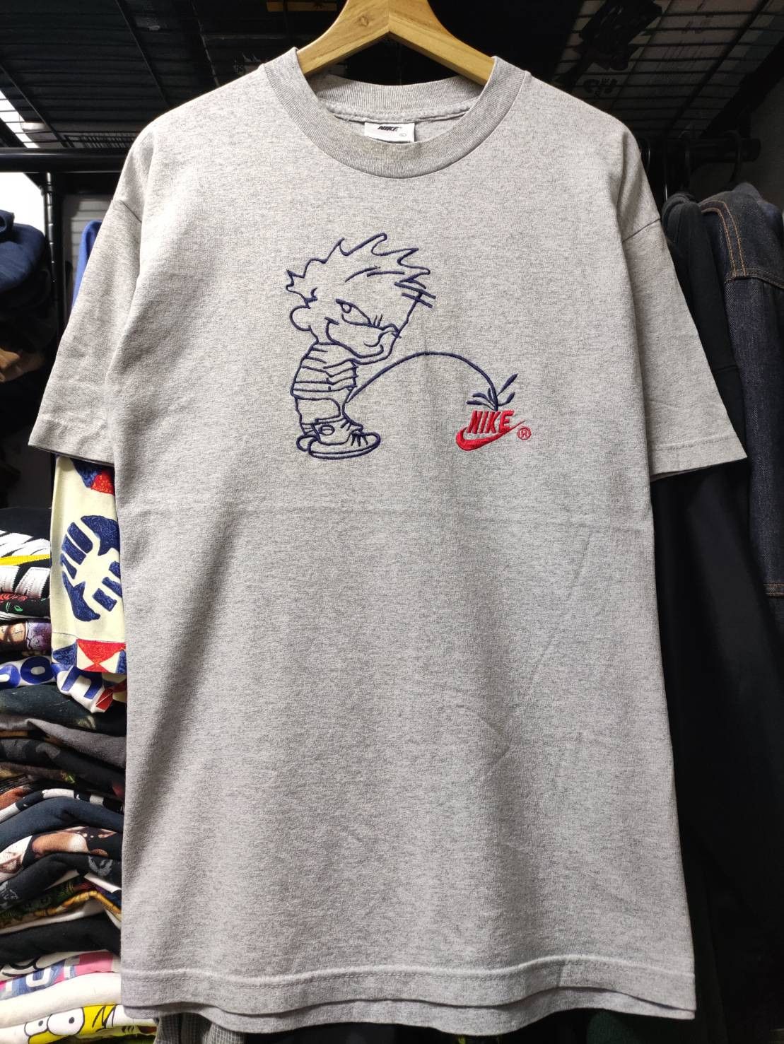Nike Vtg 90's Nike Calvin Peeing Logo T-Shirt Size US L / EU 52-54 / 3 - 2 Thumbnail