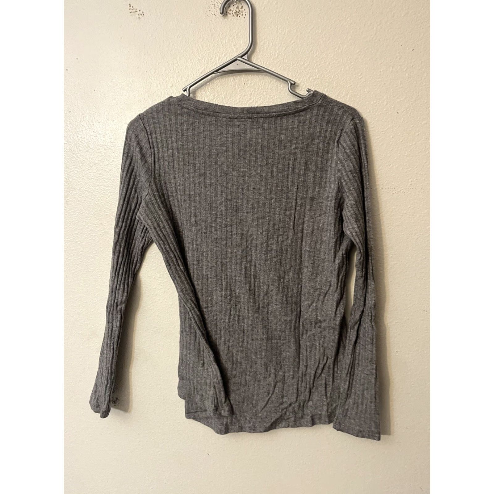 Gap Gap Women Solid V Neck Long Sleeve Size Small Gray T-Shirt Shirt Vintage? Size S / US 4 / IT 40 - 3 Thumbnail