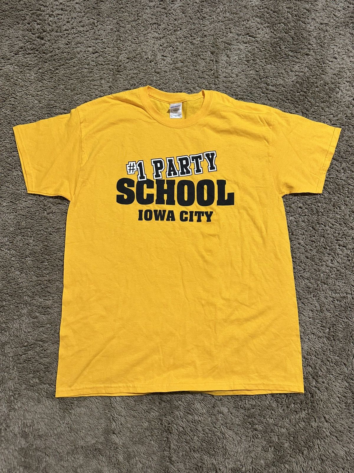 NCAA Vintage NCAA Iowa Hawkeyes “#1 party” shirt 90s size large Size US L / EU 52-54 / 3 - 1 Thumbnail