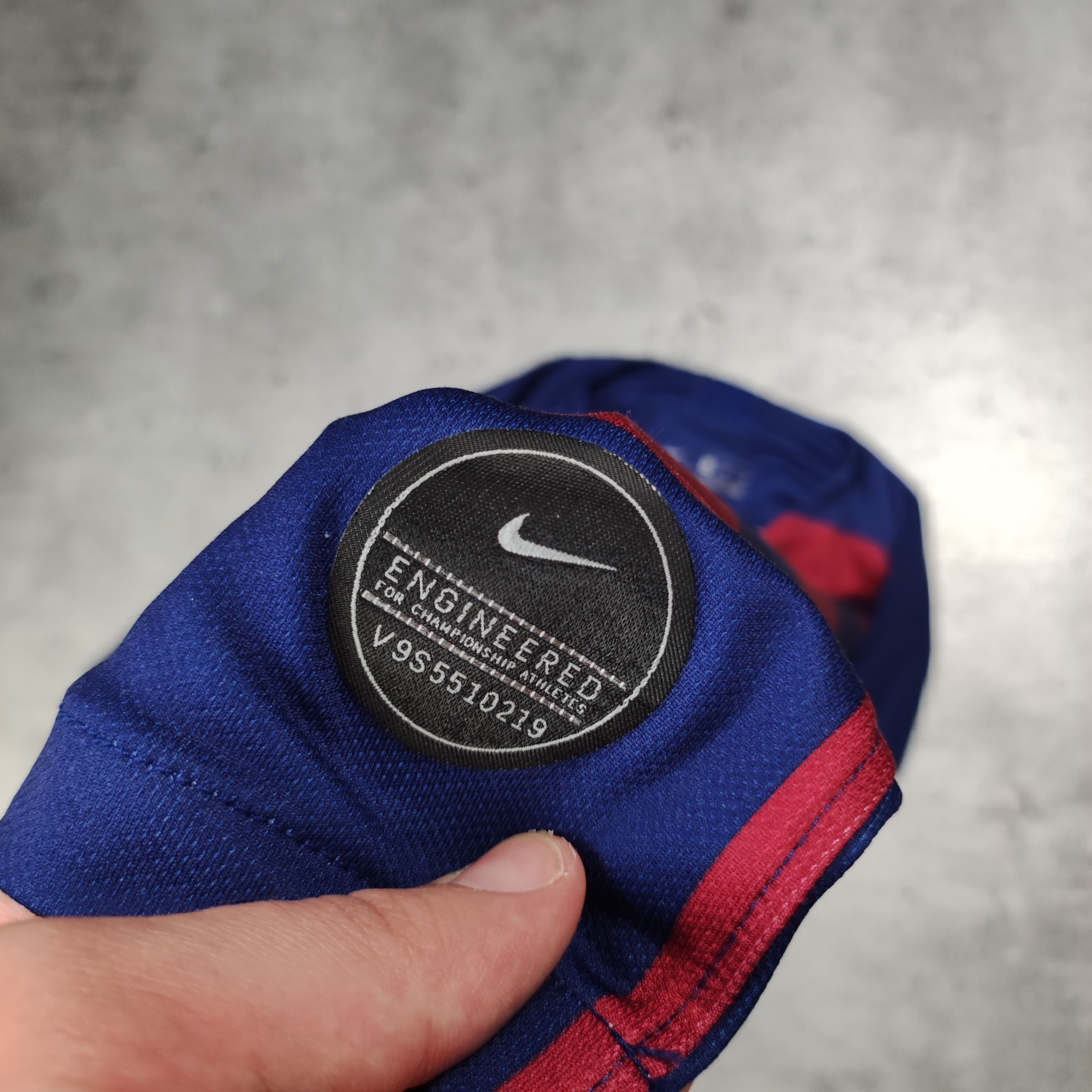 Nike RARE 2018/19 Leo Messi #10 FC Barcelona Home Jersey Size US M / EU 48-50 / 2 - 6 Thumbnail