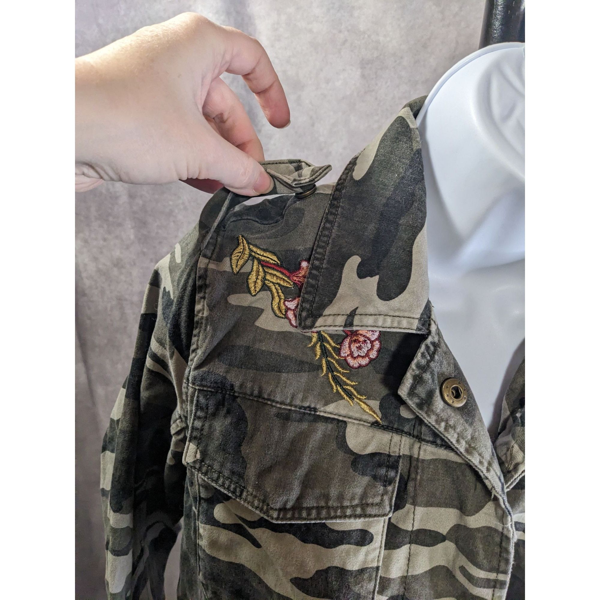 Other Vintage Atmosphere Camo Jacket With Floral Embroidery Button Size XS / US 0-2 / IT 36-38 - 8 Thumbnail