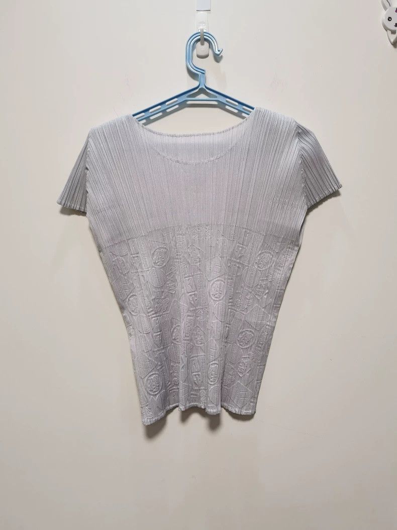 Issey Miyake Issey Miyake size:3 Grey embossed short-sleeved shirt Size S / US 4 / IT 40 - 2 Thumbnail