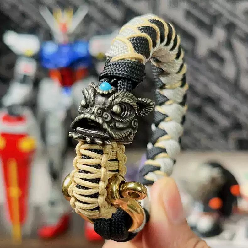 Handmade × Vintage Handmade Chinese Lion Paracord Bracelet Size ONE SIZE - 1 Thumbnail