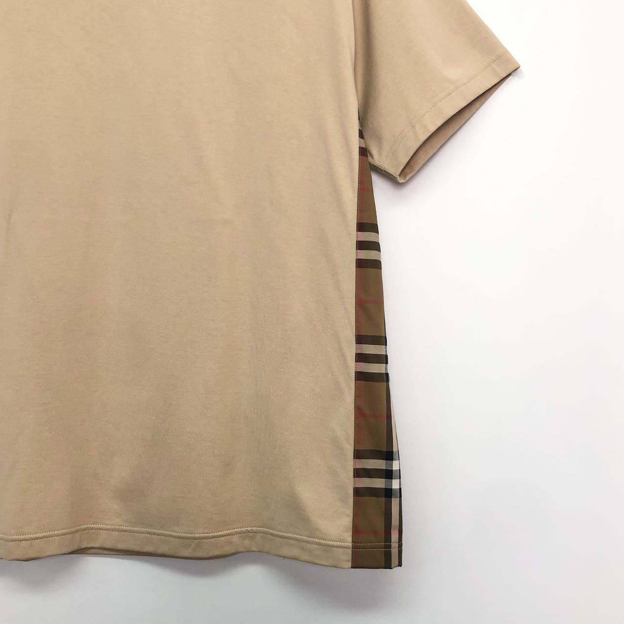 Burberry Burberry Side Check Short Sleeve Drop Shoulder T-shirt K26WX Size US XS / EU 42 / 0 - 4 Thumbnail