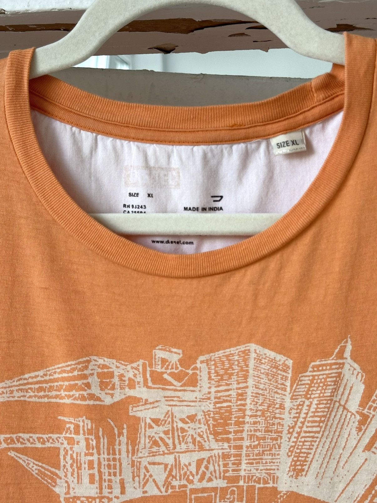 Diesel Vintage Diesel Printed Orange T-shirt Size US L / EU 52-54 / 3 - 6 Thumbnail