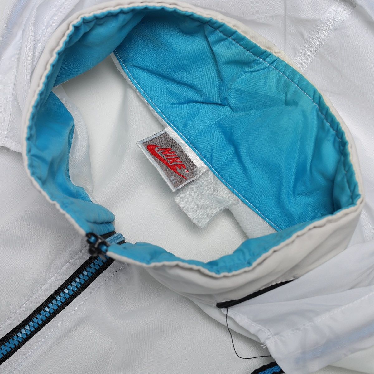 Nike Vintage Nike Windbreaker Light Jacket White Blue Green Size US XL / EU 56 / 4 - 9 Thumbnail