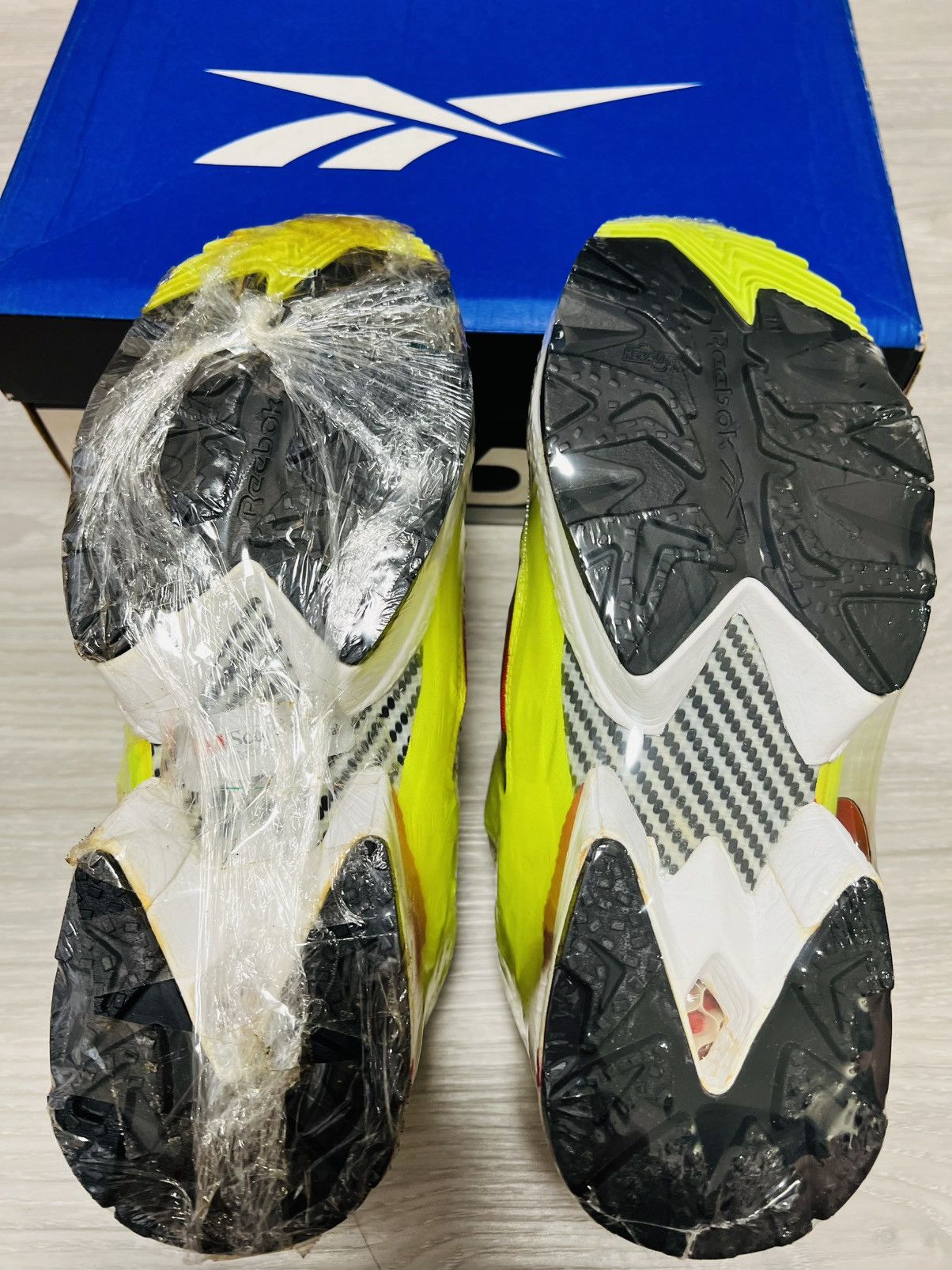 Reebok Rare 1998 Reebok Instapump Fury OG Jackie Chen Dragon /999 Size US 10 / EU 43 - 6 Thumbnail
