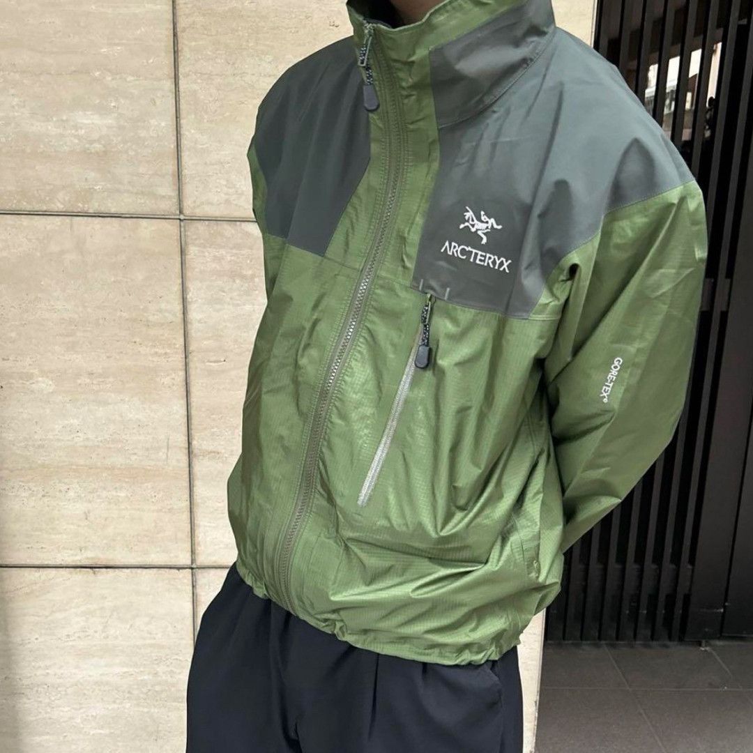 2002 VINTAGE ARC’TERYX BETA AR GORE-TEX SHELL JACKET