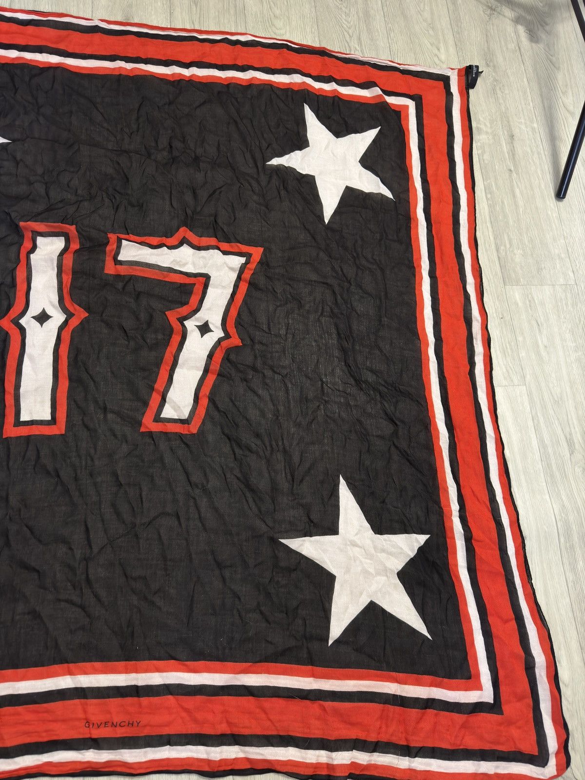 Givenchy Givenchy 17 Scarf Shawl Size ONE SIZE - 3 Thumbnail