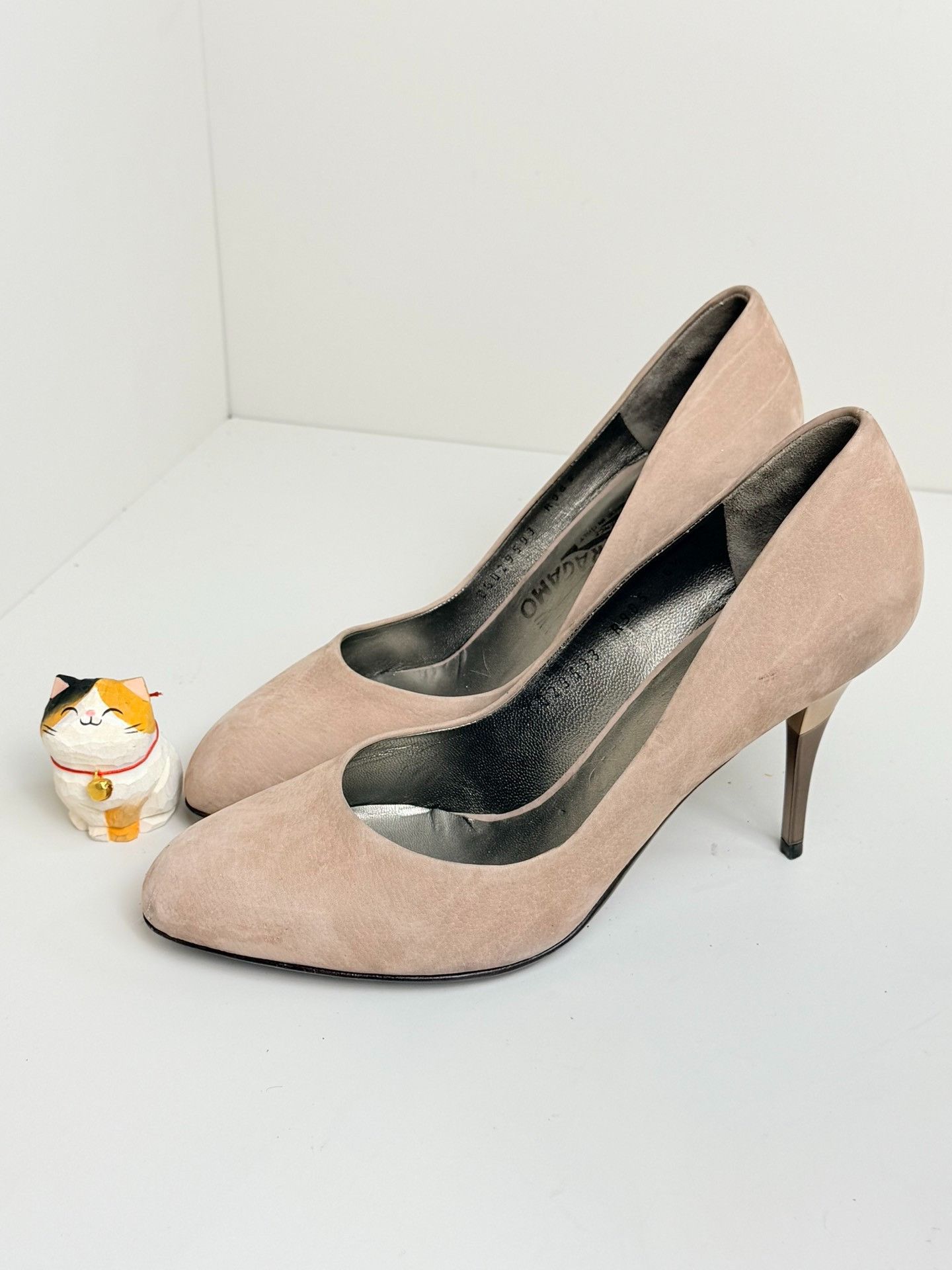 Salvatore Ferragamo Salvatore Ferragamo Pink Lowtop Sneakers us_7 Women Size US 7 / IT 37 - 1 Thumbnail