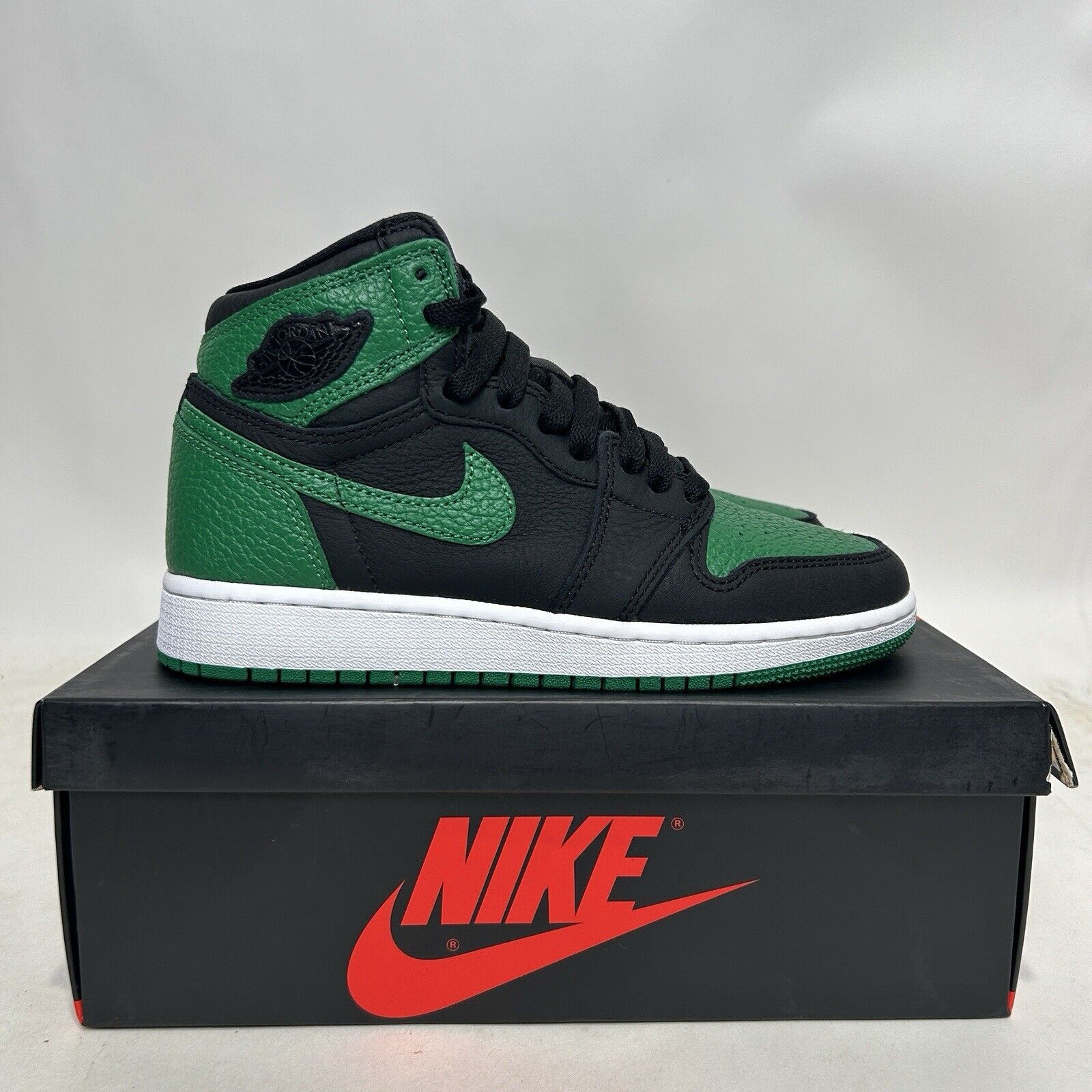 Nike Nike Shoes Air Jordan 1 Retro High GS “Pine Green 2.0” 2024 Size US 5.5 / IT 35.5 - 4 Thumbnail