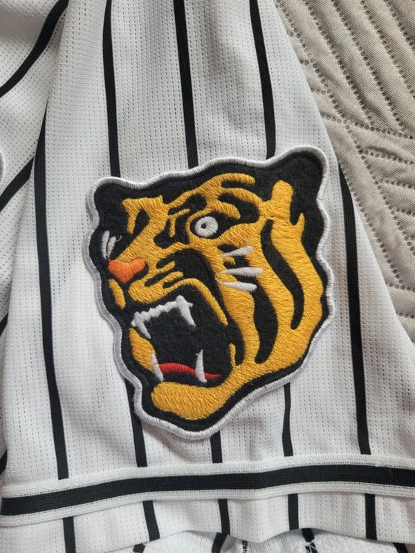 Mizuno MLB HENSHIN TIGER JASPO JERSEY TAKAYAMA 9 Size US M / EU 48-50 / 2 - 4 Thumbnail