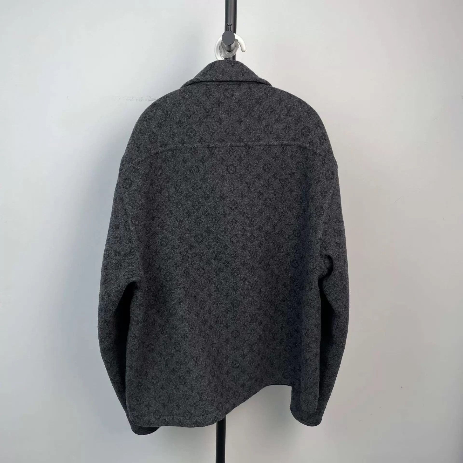 Louis Vuitton LV Gray All Over Subtle Print Jacket Size 50 Size US M / EU 48-50 / 2 - 2 Thumbnail