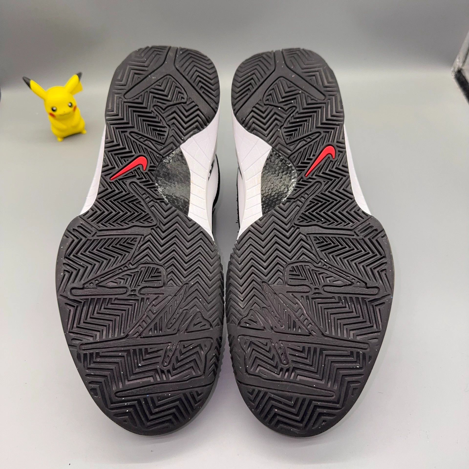 Nike Nike Kobe 4 Gigi White Black 44.5 (Slight Wear) Size US 11.5 / EU 44-45 - 4 Thumbnail