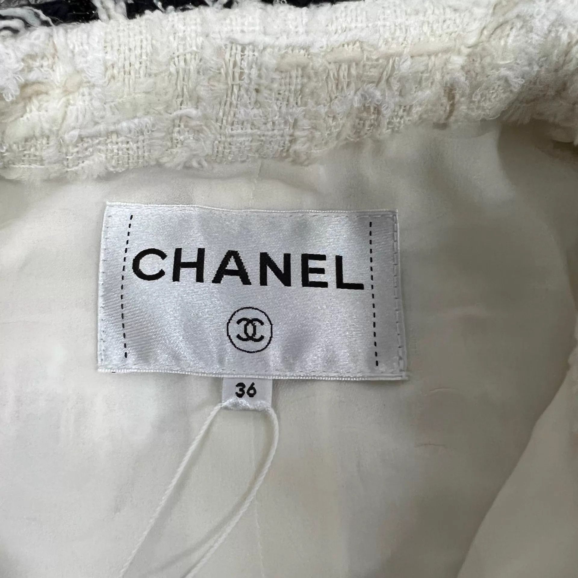 Chanel Chanel Classic Black & White Thick Braid Trim Knit Jacket 36 Size XS / US 0-2 / IT 36-38 - 7 Thumbnail