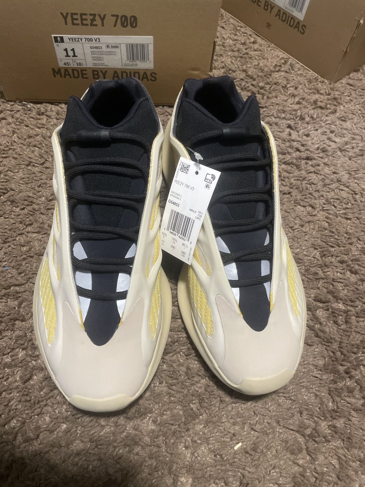 Adidas Yeezy 700 v3 safflo Size US 11 / EU 44 - 6 Thumbnail