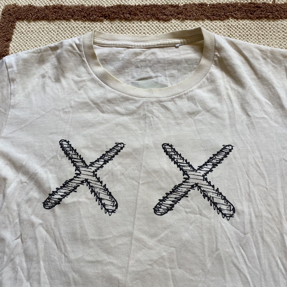 Kaws × Uniqlo UNIQLO X KAWS BIG LOGO T SHIRT Size US M / EU 48-50 / 2 - 3 Thumbnail