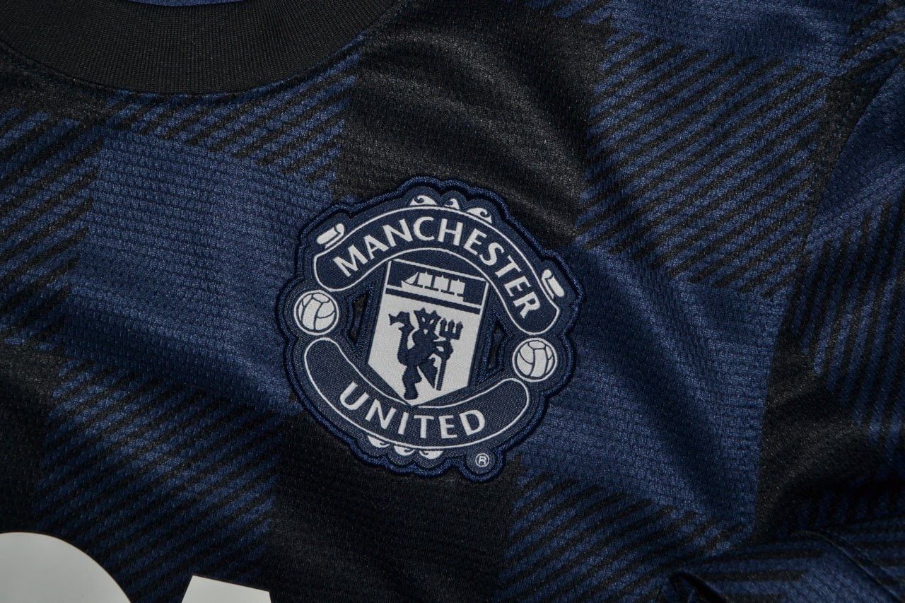 Nike MANCHESTER UNITED AWAY SHIRT FOOTBALL SOCCER NIKE SIZE S Size US S / EU 44-46 / 1 - 3 Thumbnail