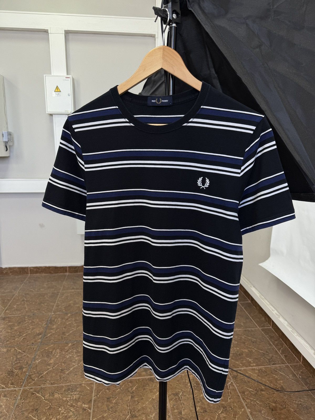 🇺🇸 Vintage Y2K Fred Perry T-Shirt Retro Rare Hype Tennis