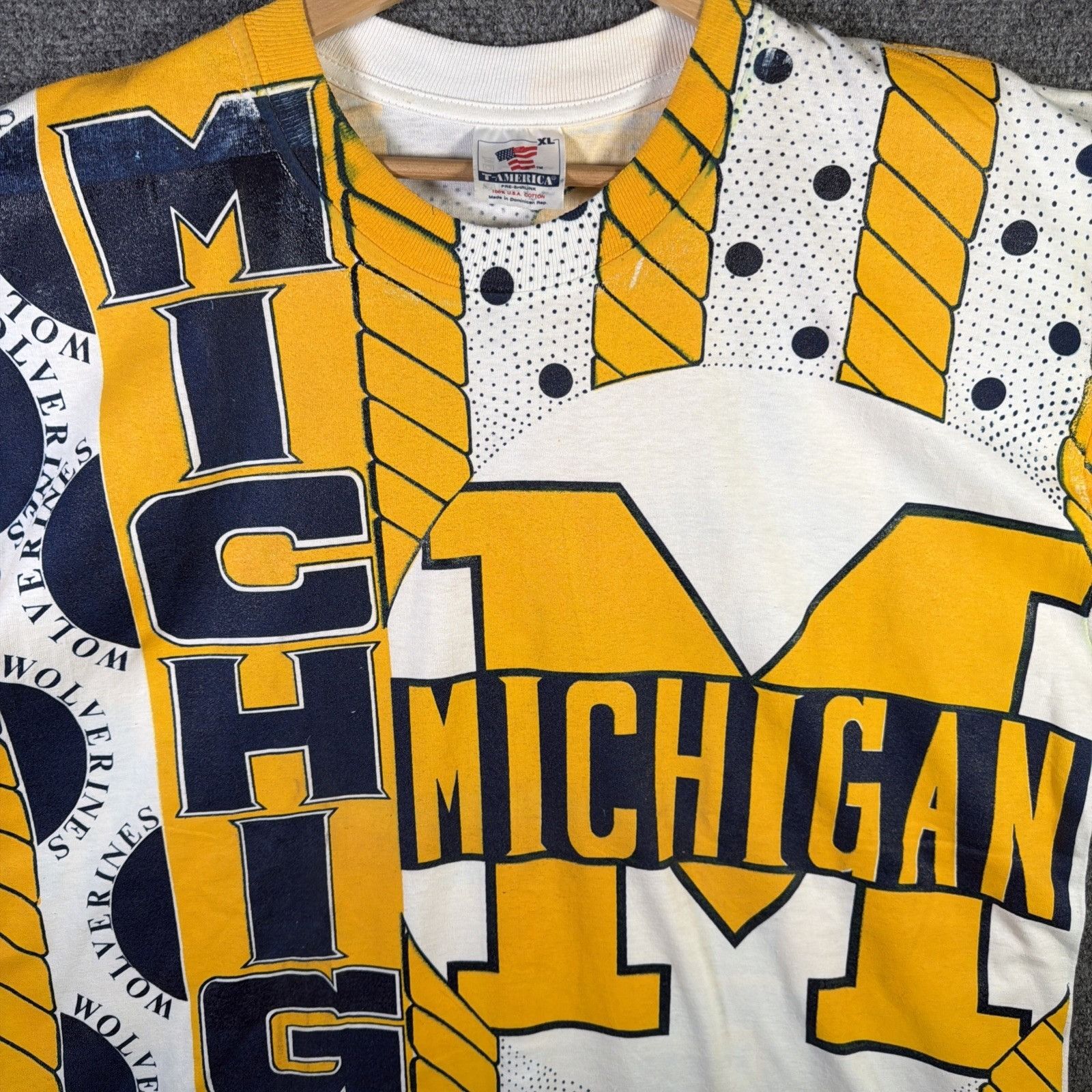 NCAA Vintage Michigan Wolverines Shirt Mens XL White 90s NCAA AOP Size US XL / EU 56 / 4 - 2 Thumbnail