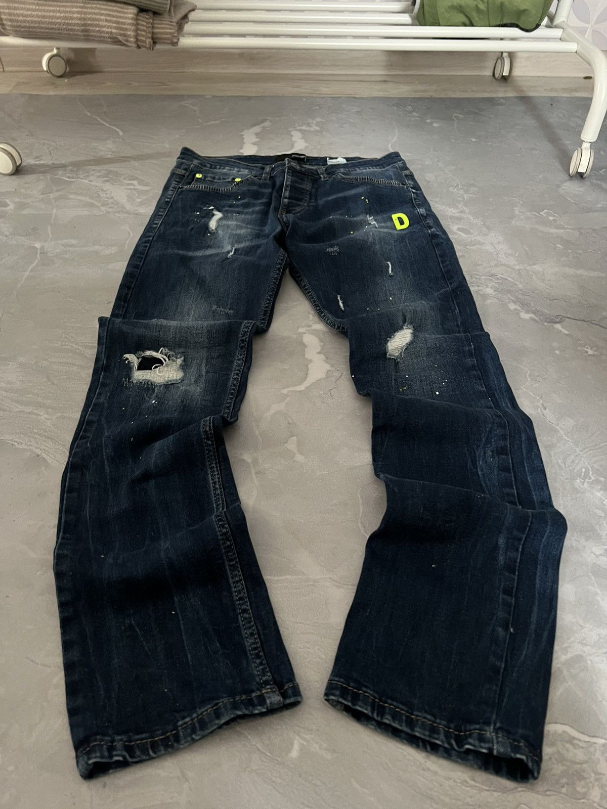 Japanese Brand Distressed Faded Slim Denim — Clean Streetwear Glam Look 90s Size US 31 - 2 Thumbnail