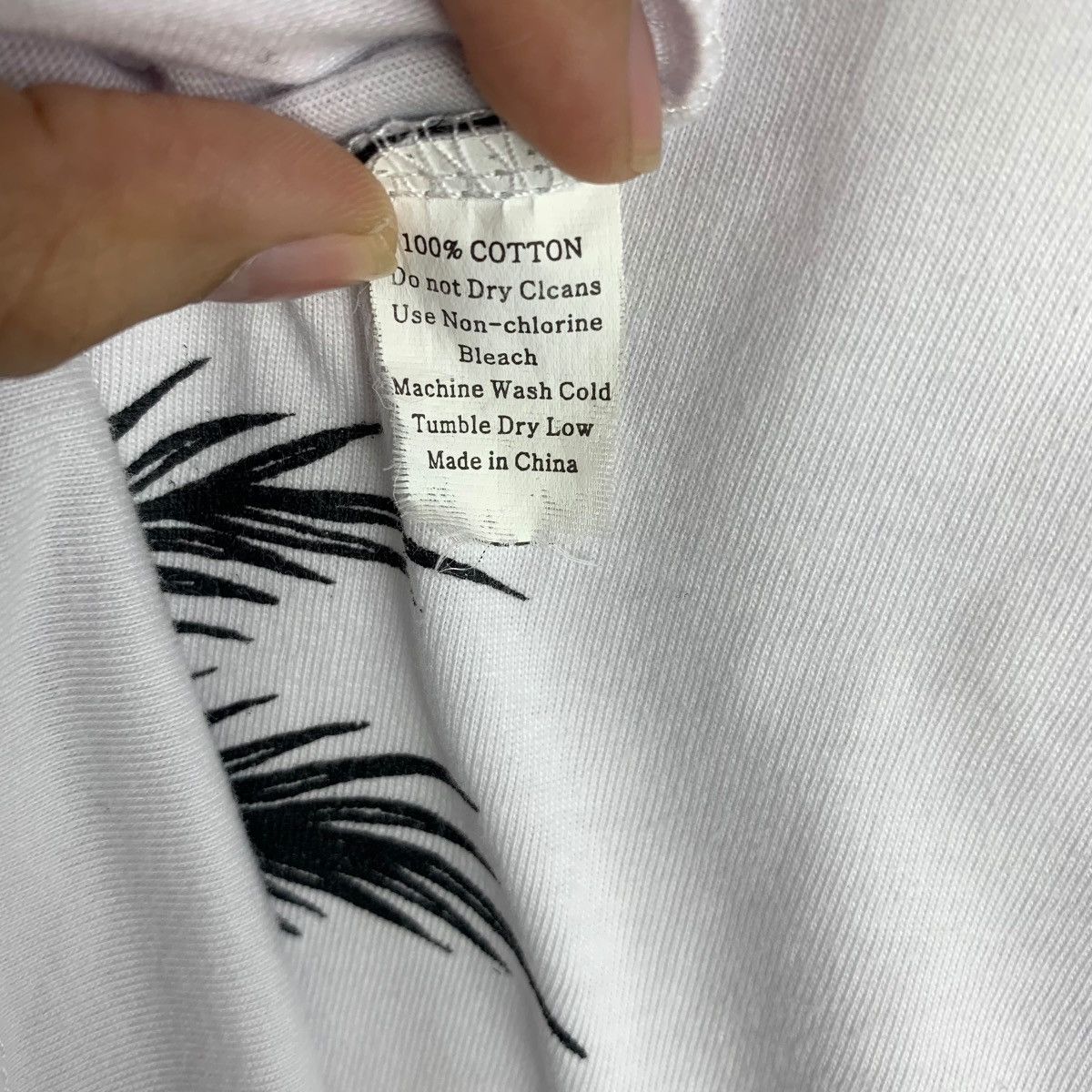 Vintage Vintage 90’ OKINAWA JAPAN HAWAII Coconut Island Tee Shirt Size L / US 10 / IT 46 - 9 Thumbnail