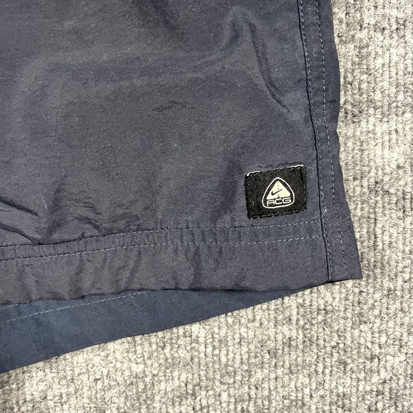 Nike VINTAGE Nike ACG Trail Shorts Mens Large Navy Nylon 2000s Swoosh Check Size US 33 - 2 Thumbnail