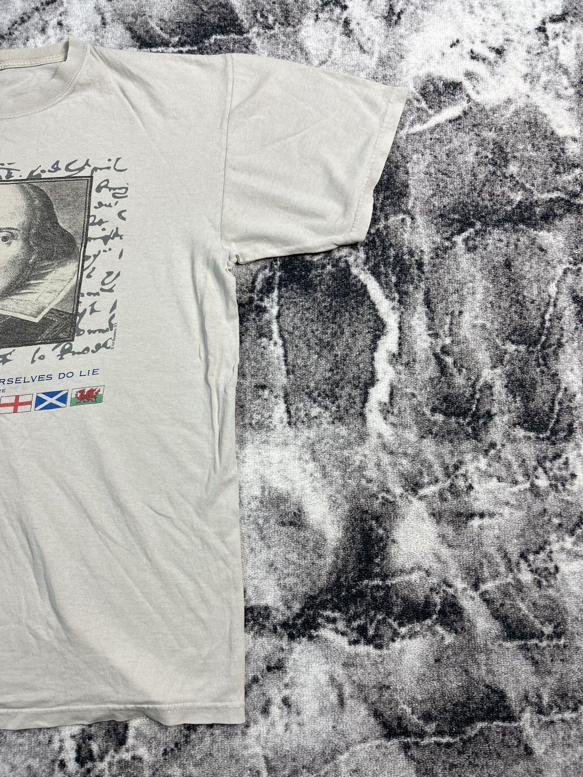 Anvil Vintage Shakespeare Graphic Tee Flags Print White L Size US L / EU 52-54 / 3 - 3 Thumbnail