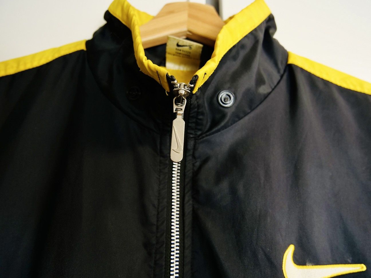 Vintage 🖤💛 Vintage 90s Nike Logo Embroidery Windbreaker Jacket Size US L / EU 52-54 / 3 - 6 Thumbnail