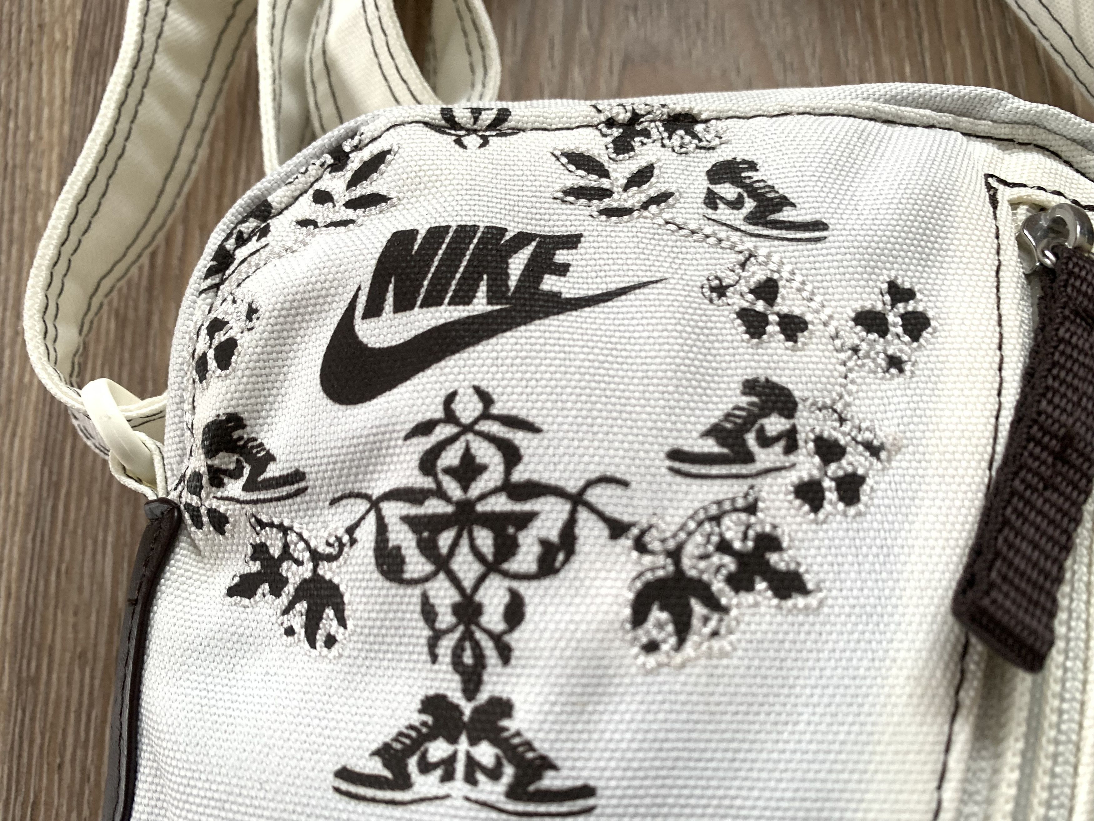 Nike Vintage Nike White Printed Messenger Bag Size ONE SIZE - 4 Thumbnail