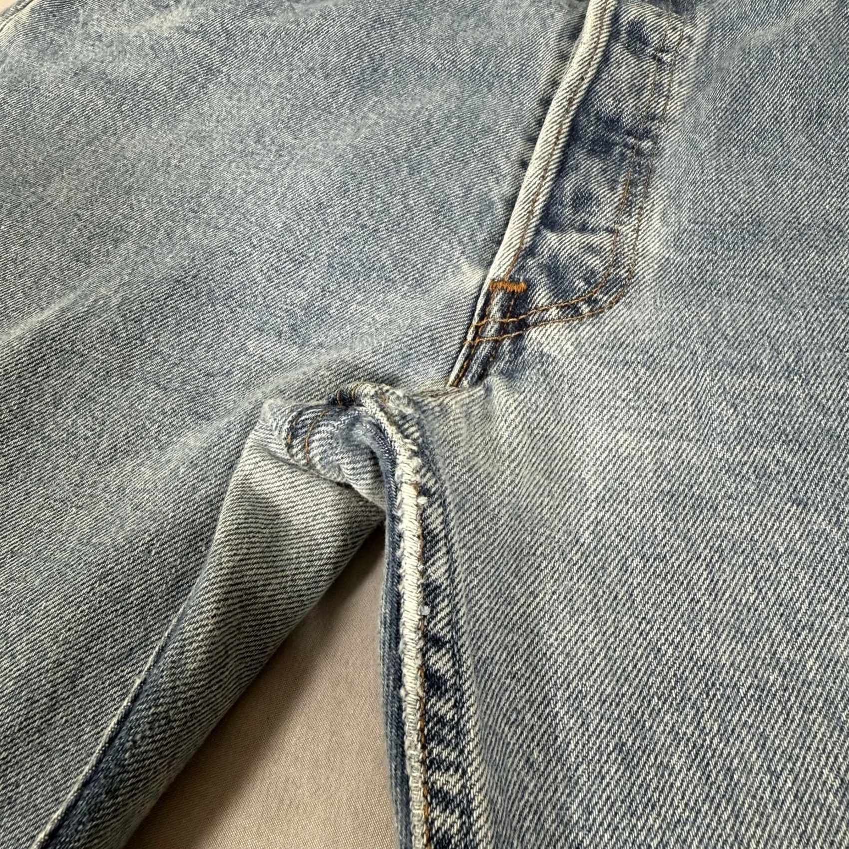 Levi's VINTAGE Levi's 501 Jeans Mens 34x32 Blue Light Wash Denim Straight 5-Pocket Button Fly 90s Size US 34 / EU 50 - 5 Thumbnail