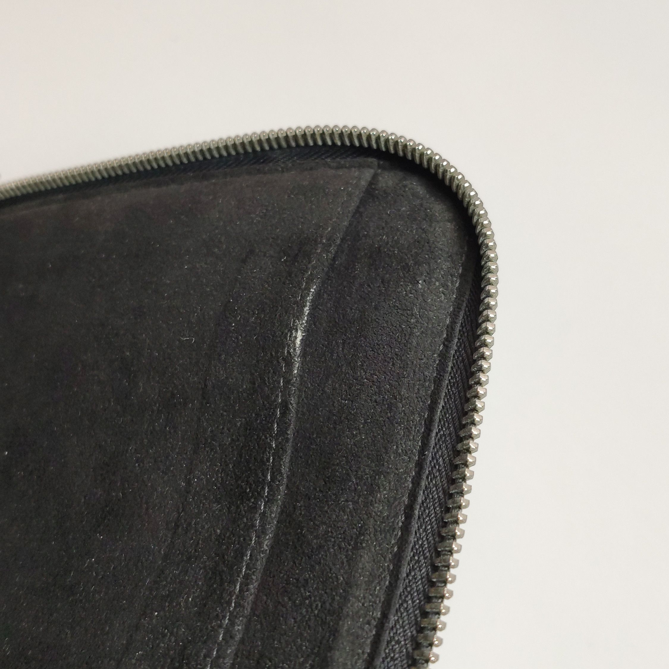 Louis Vuitton Louis Vuitton (LV) Pochette Jour leather solid color water Size ONE SIZE - 6 Thumbnail